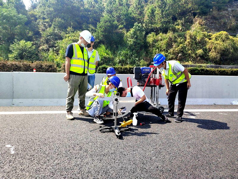 吉康改擴建C1標(biāo)率先完成全線首段主線路基、路面分段交工驗收 (1)